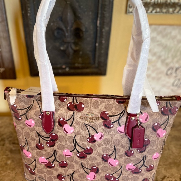 COACH Gallery Tote Bag In Signature Canvas With Cherry Print NWT - Picture 5 of 14